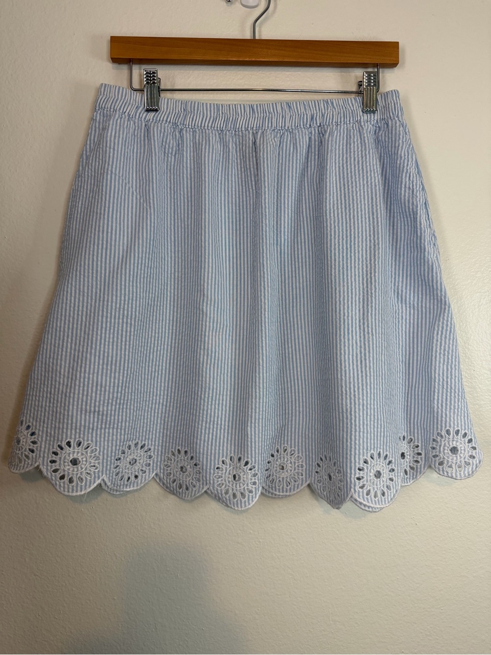 Charlie Paige Skirt Seersucker Scalloped Eyelet Hem Size Medium Blue White